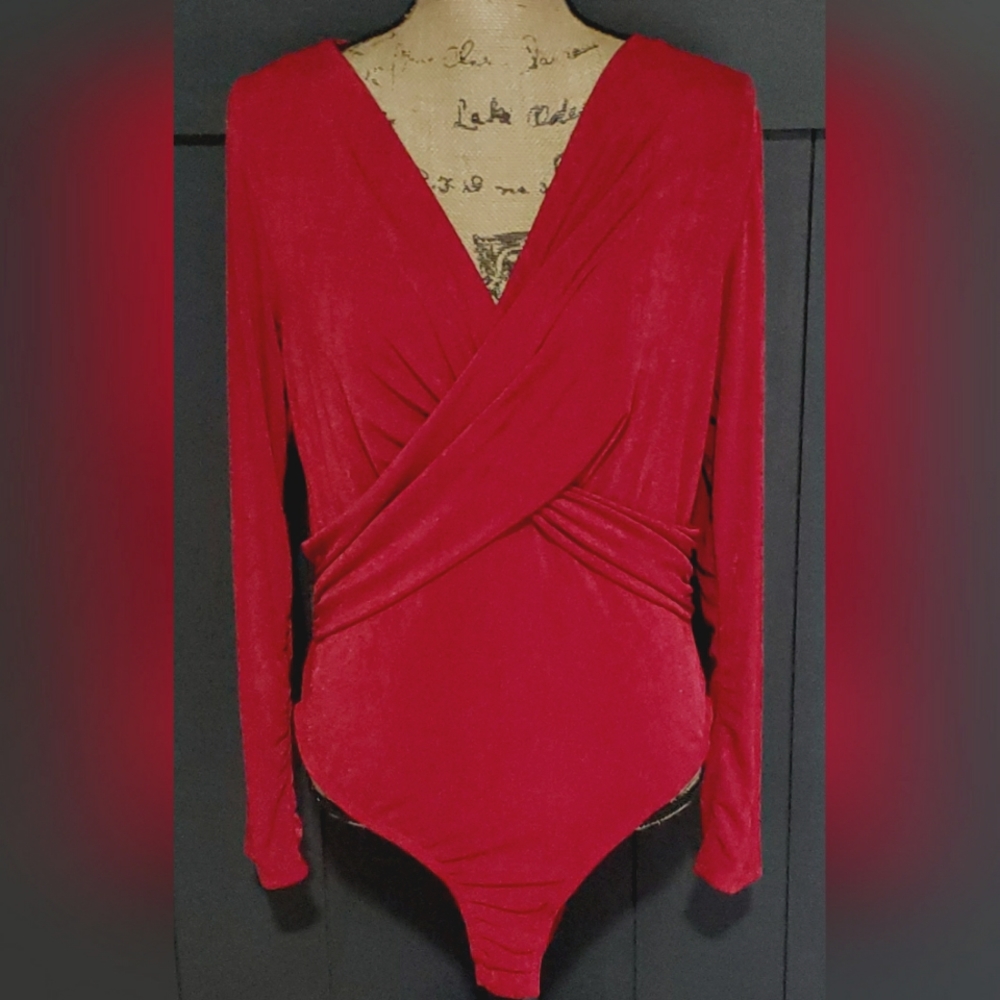 ♦️Red Faux Wrap L/S Bodysuit♦️